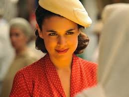 Los Inspiradores Looks De Sira Quiroga En El Tiempo Entre Costuras In 2020