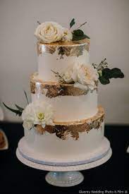 Modern Wedding Cake Ideas 3 Tier White Wedding Cake Gold Leaf Decor White Roses And White And Gold Wedding Cake Wedding Cake Gold Leaf Gold Wedding Cake