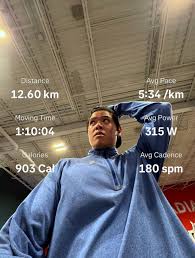 thursday speed workout — a loooong but satisfying one 🥲 Run Breakdown:  Warm up: 15 mins @ 5:30/km Interval: • Set 1: 40 secs @ 3:50/km (x4) + 3  mins recovery @