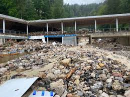 Zudem drohen unwetter und die waldbrandgefahr ist hoch. S4xb93poyx Ysm