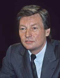 During that time especially, he extensively restructured and modernised the bank. Lemo Biografie Alfred Herrhausen
