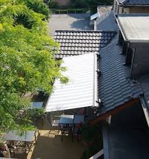 Aufdachmontage Einer Kassettenmarkise Wir Fertigen Spezielle Konsolen Fur Die Montage Der Markise Solch Eine Monta Markise Sonnenmarkise Outdoor Dekorationen