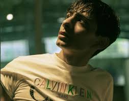 De la pista de hielo al modelaje; Donovan Carrillo sorprende con 'look' de  Calvin Klein