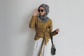 Tentu saja kumpulan tema acara yang menarik memang telah banyak dicari oleh orang di internet. 7 Model Baju Yang Cocok Untuk Celana Kulot Panjang Dan Hijab Simpel Womantalk