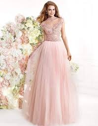 Pembe Yazlik Nisan Elbise Modelleri Koleksiyonunda Hem Straplez Hem De Askili Modeller Bulunuyor Her Birinin Uzu The Dress Aksamustu Giysileri Balo Elbiseleri