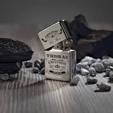 Sturmfeuerzeug Benzin Feuerzeug Geburstet Inkl Gravur Motiv Original Exklusive Inkl Ihrer Person Geschenk Vatertag Geschenke Fur Manner Praktische Geschenke