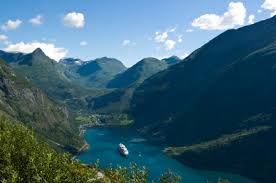 Norwegia ), adalah sebuah negara nordik di semenanjung skandinavia bagian ujung barat yang berbatasan dengan swedia, finlandia, dan rusia. Norwegia Wycieczki Last Minute I Wczasy Z Biur Podrozy Atrakcje Zwiedzanie