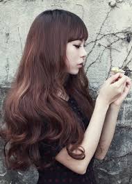 冬の一押しヘアカラーは可愛いピンクの コーラルカラー ガーリーでハイセンスなモテレディへ変身できる外国人風ヘアメイク術 silky smooth hair hair styles long hair styles