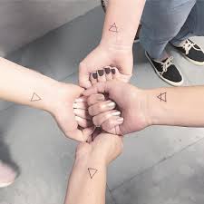 Gleichschenklige dreiecke mit dünnen linien sind voll im trend. Mytattoo Com Geometrische Tattoos Ein Abstrakter Tattoo Stil Mit Seinen Bedeutungen