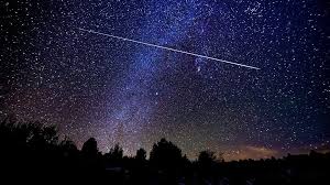 Refrigerator Sized Meteor Zooms Over Minnesota In One Of The Biggest Events Of The Year Meteor Shower Lyrid Meteor Shower California Travel Road Trips