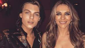 Damian hurley says fans' 'love and support has helped greatly' after father steve bing's death. Damian Hurley So Heiss Posiert Der Sohn Von Liz Hurley Im Eigenen Bett