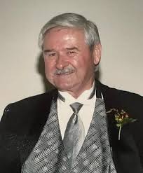 Pat Folsom's Instagram, Twitter & Facebook