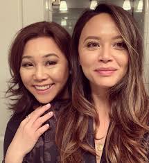 Melissa with her mom & daughters.