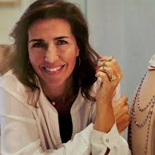 ELENA CARRERA @byelenacarrera en nuestra edición de otoño 🍂 Maravilloso  estilo, joyas 💎 100x100 Hechas en España 🇪🇸 Puedes visitar su atelier de  #laplazadelamoraleja previa petición de hora. ¡Si quieres recibir la