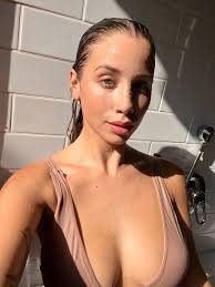 Marypoppins21's thrilling onlyfans strip video outdoor display