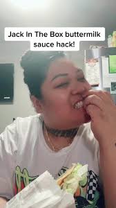 nice hack for any sauces, just bite the corners & spreaaaad it all over.  #jackinthebox #DoritosDareToBeBurned #hack #fyp #fypシ #mukbang