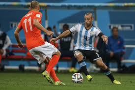 Llegada de lionel messi y javier mascherano a la serena para copa america chile 2015. Who Is Javier Mascherano Did He Tear His Anus