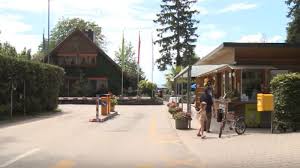 I think your language is english and the camping language is german. Maintien Du Camping De Gampelen Au Bord Du Lac De Neuchatel