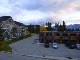 Discover shopping, restaurants and popular local attractions. Surrounding View From Tonquin Inn Bild Von Tonquin Inn Jasper Tripadvisor