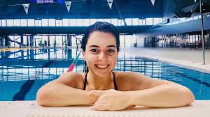 Fanni illes using para swimming to inspire. Majdnem Belefulladt Majd Atuszta A Balatont Illes Fanni Paralimpikon Interju Likebalaton