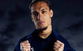 Técnico do Manchester United diz que Anthony precisa 'conquistar direito de  jogar'