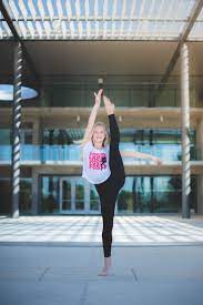 Fosse Tee For Tween Dancers Honoring The Great Jazz Dancer And Choreographer Bob Fosse Dance Tee Dance Poses Dance Wear