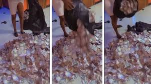 The first traditional king of oba town is late igwe peter chukwuma ezenwa( eze okpoko i of oba). 2mm Ta0skmh5mm