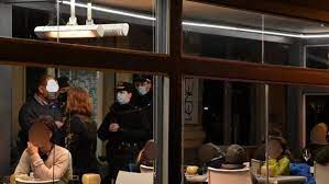 Ospita Clienti Dopo Le 18 La Polizia Chiude Un Ristorante