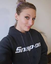 Dan Estey's Instagram, Twitter & Facebook