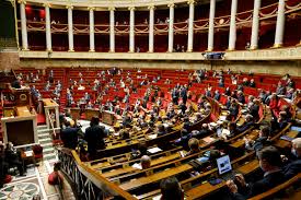 Cette commission, créée auprès du département de l'environnement, constitue une instance de concertation et de coordination en vue d'assurer le suivi de la mise en œuvre des engagements énoncés dans les accords internationaux et leurs protocoles en relation avec le changement. Coronavirus L Assemblee Nationale A Vote La Sortie De L Etat D Urgence Sanitaire