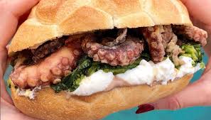 I bocconcini al pesce spada sono dei deliziosi piccoli panini farciti, perfetti da preparare per un antipasto sfiziosissimo e coreografico. Tutti Pazzi Per I Panini Di Pesce Di Polignano