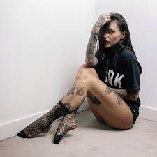 A competent and reliable leader, motivated to create, build, and grow businesses through effective digital marketing strategy. Rebecca Fox Rebeccafoxappreciation Instagram Fotos Und Videos