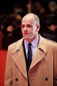 I'd have thought miller was doing this deliberately. Jonny Lee Miller Geburtstag Alter Und Sternzeichen