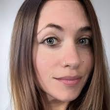 Veronica Tracy's Instagram, Twitter & Facebook