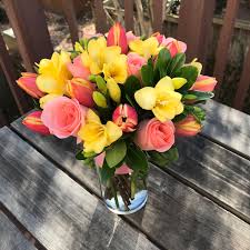 Flower Bouquet In A Glass Vase With Fresh Bright Colors Fresh Flowers Arrangements Flower Table Decorations Beautiful Flowers
