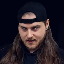 Adrianna Thomas @aj_thomas05