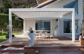 Aeration Creer Une Ventilation Naturelle Pour Eviter L Effet De Serre Tout En Restant A L Ombre Pergola Bioclimatique Pergola Bioclimatique