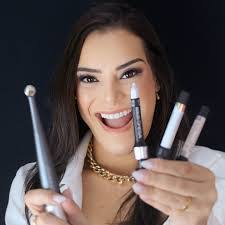 Danielle Rosa's Instagram, Twitter & Facebook