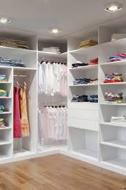 Begehbarer Kleiderschrank Nach Mass In 2020 Begehbarer Kleiderschrank Kleiderschrank Nach Mass Schrankentwurf