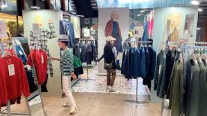 Uniqlo draws thrifters in Harajuku with 1st pop-up for used clothes -  Nikkei Asia