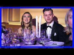 „es ist ihr freund, sie sind seit längerer zeit zusammen. bild weiß: Gina Maria Schumacher Sie Zeigt Ihr Freund Iain Bethke Youtube