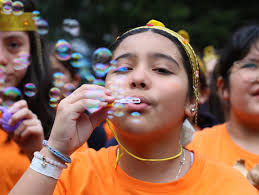 Así celebramos nuestros 35 años! 🎉 Días de alegría, colores y sana  competencia entre alianzas. Revive en estas imágenes parte de todo lo que  vivimos juntas 💙💜🧡 #AniversarioItahue #35Años #EducandoJuntoALaFamilia