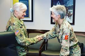 A characteristically rich engagement took place between @usarmy G2, LTG  Laura Potter and the @britisharmy DCGS, Lt Gen Sharon Nesmith. 🇺🇦🇬🇧🇺🇸  featured strongly in discussions, alongside modernisation and information  sharing.