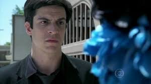 Félix decide procurar Márcia