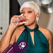 The Real Housewives of Potomac' alum Candiace Dillard Bassett sits down  with ET to talk her new single, 'How Do You Live?,' out now.