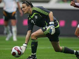 Vor allem für nadine angerer das passende thema: Dfb Torfrau Nadine Angerer Wechselt 2008 Nach Stockholm Dfb Deutscher Fussball Bund E V