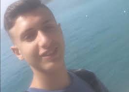 Il 28enne cantautore veneto noto ai più per è morto nella tarda serata di ieri il cantante michele merlo , 28 anni, già concorrente di x. Incidente A Castel Volturno Dopo Francesco E Morto Anche Michele Aveva 19 Anni