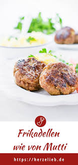 Frikadellen Rezept Klassische Hausmannskost Wie Von Oma Rezept In 2020 Rezepte Mit Frikadellen Hausmannskost Rezepte Rezepte
