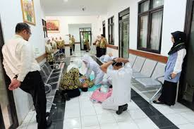 Peraturan pemerintah sekarang mengharuskan rujuk ke rumah sakit dengan akreditasi terendah dulu, baru ke rumah sakit yang lebih tinggi gradenya, jika. Akreditasi Snars I Rsu Pakuwon Sumedang Rumah Sakit Umum Pakuwon