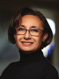 W O M E N O F I N F L U E N C E :